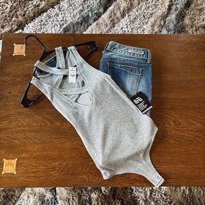 Express Jeans Women's Blue Low Rise Distressed Bootcut Denim (4R) Bundled W/Grey